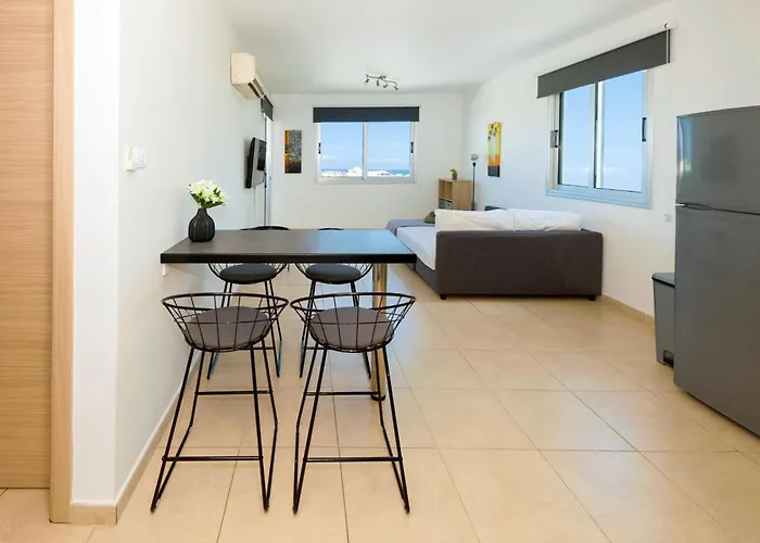 Sea View Apt*spacious Balcony*200m To The 아파트